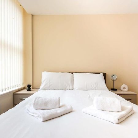 Bright 1 Bedroom Budget Flat In Central بونتفراكت المظهر الخارجي الصورة