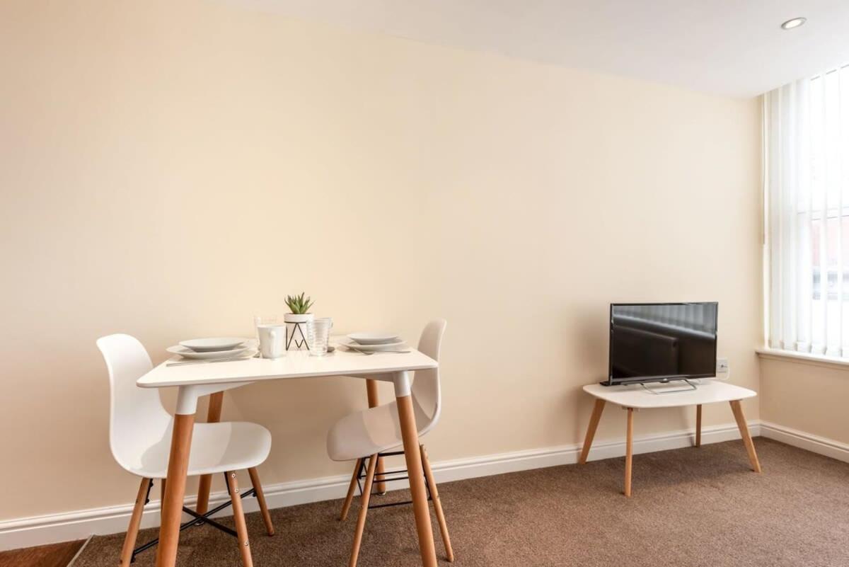 Bright 1 Bedroom Budget Flat In Central بونتفراكت المظهر الخارجي الصورة