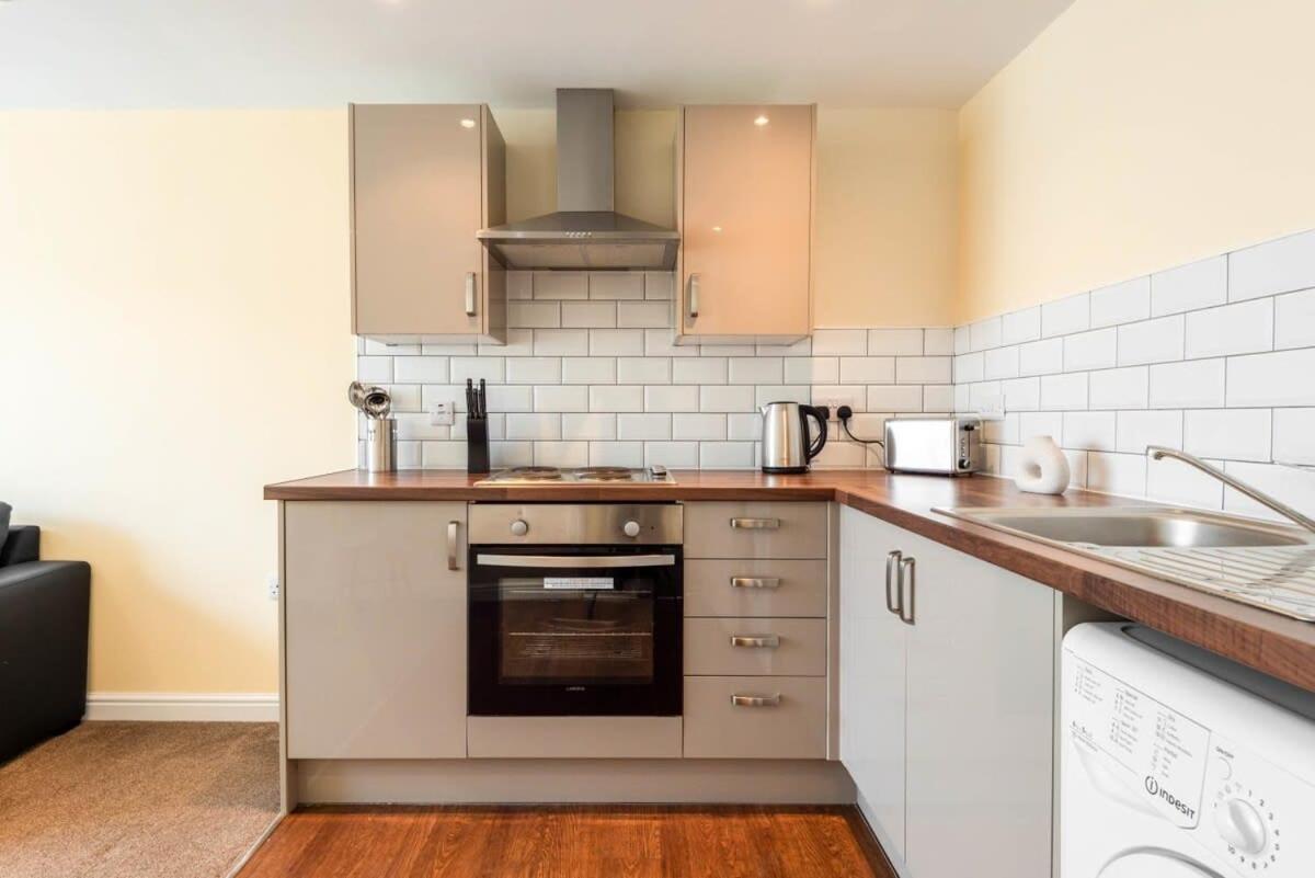 Bright 1 Bedroom Budget Flat In Central بونتفراكت المظهر الخارجي الصورة