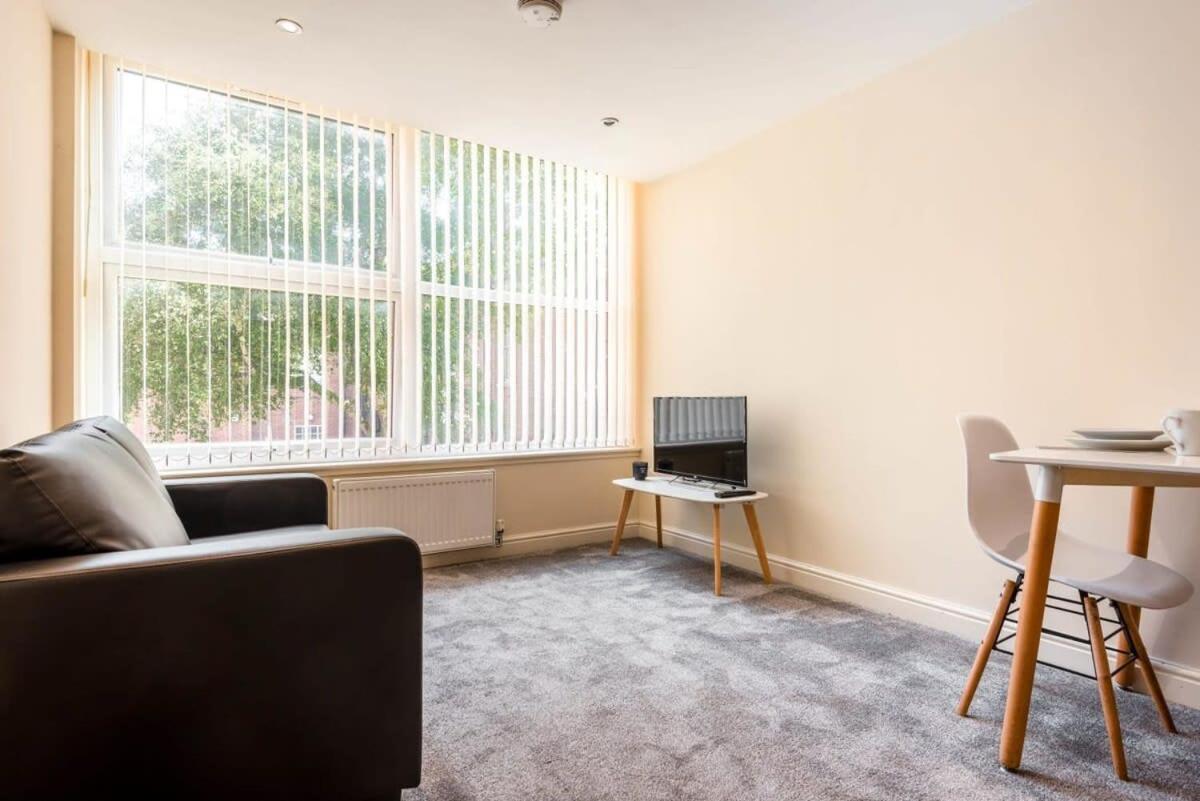 Bright 1 Bedroom Budget Flat In Central بونتفراكت المظهر الخارجي الصورة